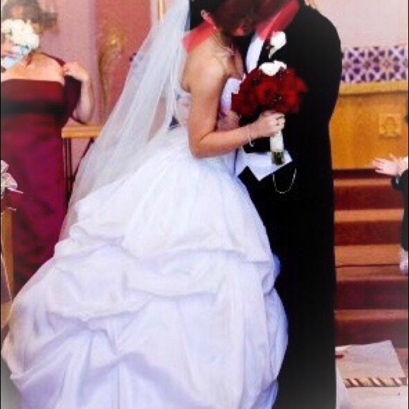 💗💗💗Silk Demetrios Wedding Gown w/ paperwork - Picture 5 of 6